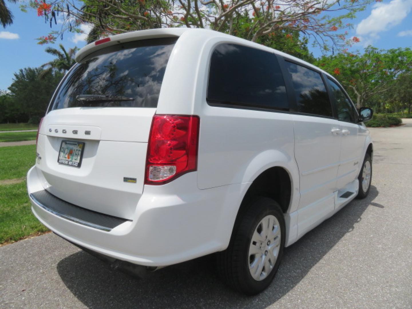 2014 White /Gray Dodge Grand Caravan SE (2C7WDGBG3ER) with an 3.6L V6 DOHC 24V engine, 6-Speed Automatic transmission, located at 4301 Oak Circle #19, Boca Raton, FL, 33431, (954) 561-2499, 26.388472, -80.084045 - You are looking a beautiful 2014 Dodge Grand Caravan SXT Braunability Handicap Wheelchair Conversion Van with 121K Original Miles, Braunability Commercial Handicap Van Conversion with Manual Side Entry Ramp, Wheelchair Tie Downs, Dual Sliding Doors, Power Package, Soundsystem, Cruise Control, and Mu - Photo#15