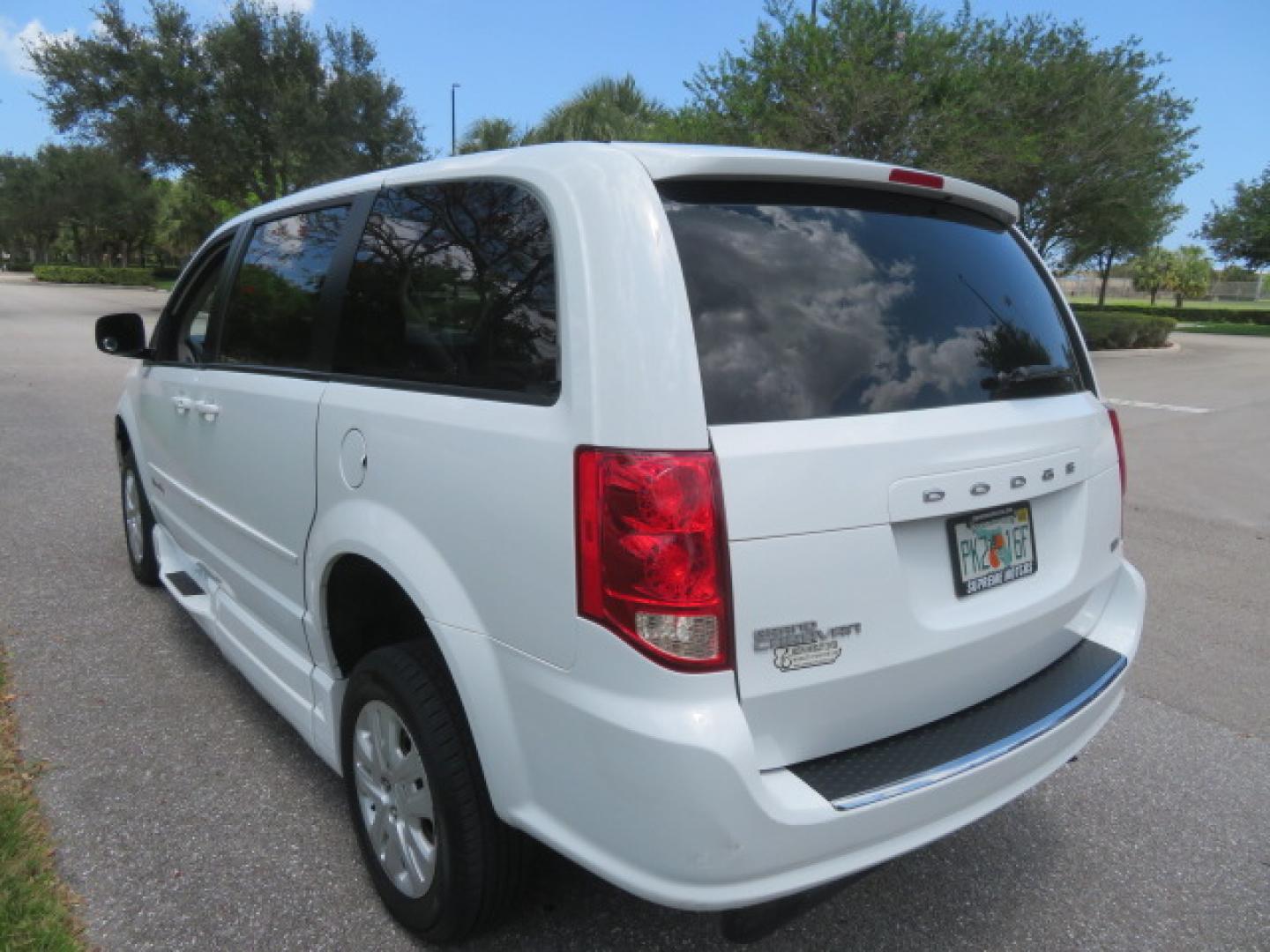 2014 White /Gray Dodge Grand Caravan SE (2C7WDGBG3ER) with an 3.6L V6 DOHC 24V engine, 6-Speed Automatic transmission, located at 4301 Oak Circle #19, Boca Raton, FL, 33431, (954) 561-2499, 26.388472, -80.084045 - You are looking a beautiful 2014 Dodge Grand Caravan SXT Braunability Handicap Wheelchair Conversion Van with 121K Original Miles, Braunability Commercial Handicap Van Conversion with Manual Side Entry Ramp, Wheelchair Tie Downs, Dual Sliding Doors, Power Package, Soundsystem, Cruise Control, and Mu - Photo#21