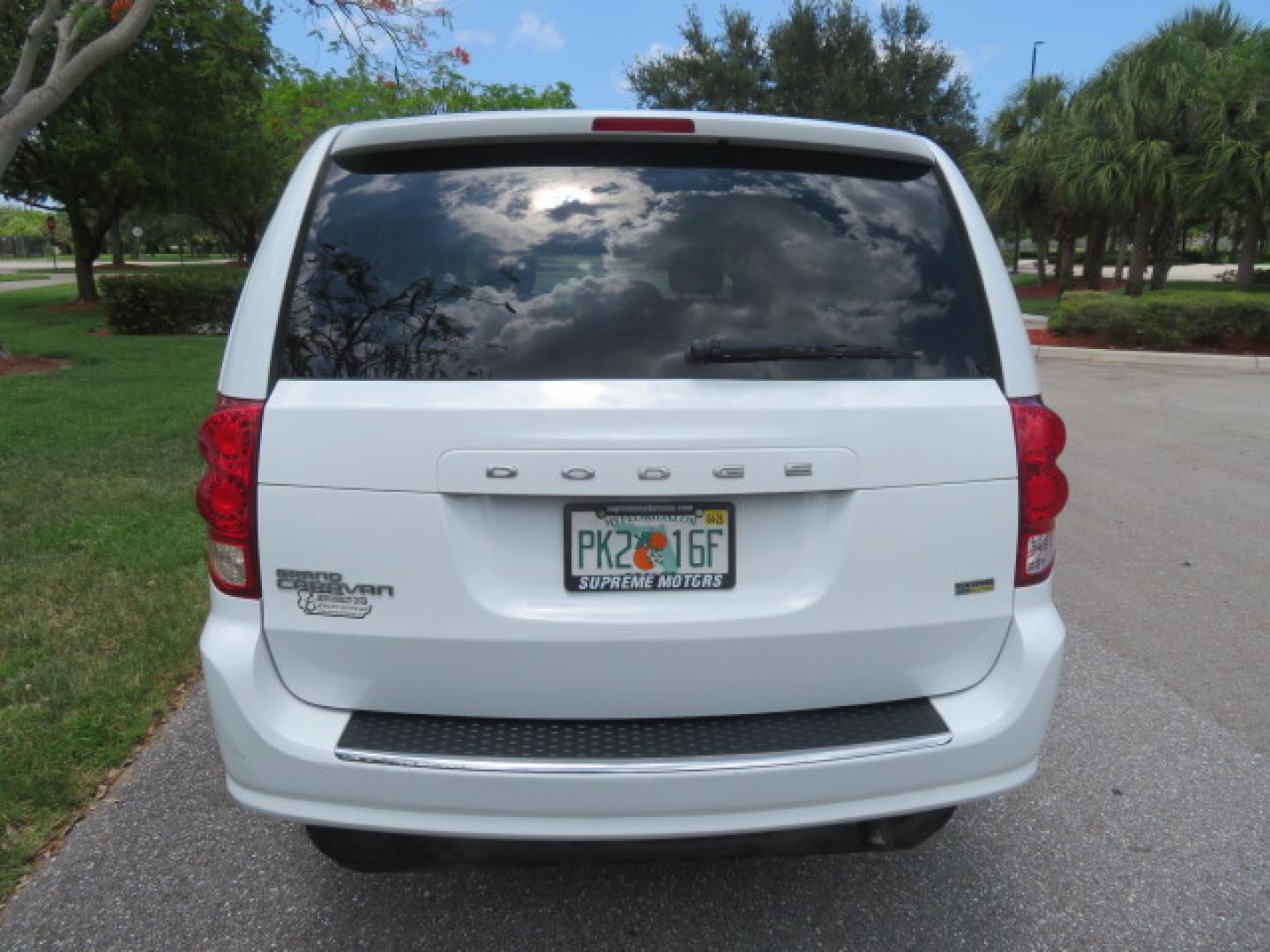 2014 White /Gray Dodge Grand Caravan SE (2C7WDGBG3ER) with an 3.6L V6 DOHC 24V engine, 6-Speed Automatic transmission, located at 4301 Oak Circle #19, Boca Raton, FL, 33431, (954) 561-2499, 26.388472, -80.084045 - You are looking a beautiful 2014 Dodge Grand Caravan SXT Braunability Handicap Wheelchair Conversion Van with 121K Original Miles, Braunability Commercial Handicap Van Conversion with Manual Side Entry Ramp, Wheelchair Tie Downs, Dual Sliding Doors, Power Package, Soundsystem, Cruise Control, and Mu - Photo#22