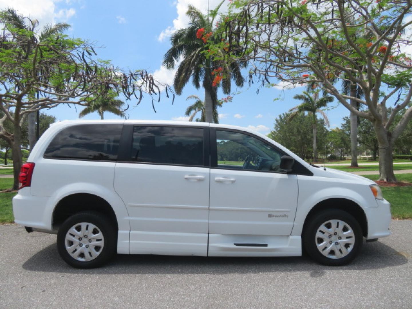 2014 White /Gray Dodge Grand Caravan SE (2C7WDGBG3ER) with an 3.6L V6 DOHC 24V engine, 6-Speed Automatic transmission, located at 4301 Oak Circle #19, Boca Raton, FL, 33431, (954) 561-2499, 26.388472, -80.084045 - You are looking a beautiful 2014 Dodge Grand Caravan SXT Braunability Handicap Wheelchair Conversion Van with 121K Original Miles, Braunability Commercial Handicap Van Conversion with Manual Side Entry Ramp, Wheelchair Tie Downs, Dual Sliding Doors, Power Package, Soundsystem, Cruise Control, and Mu - Photo#24