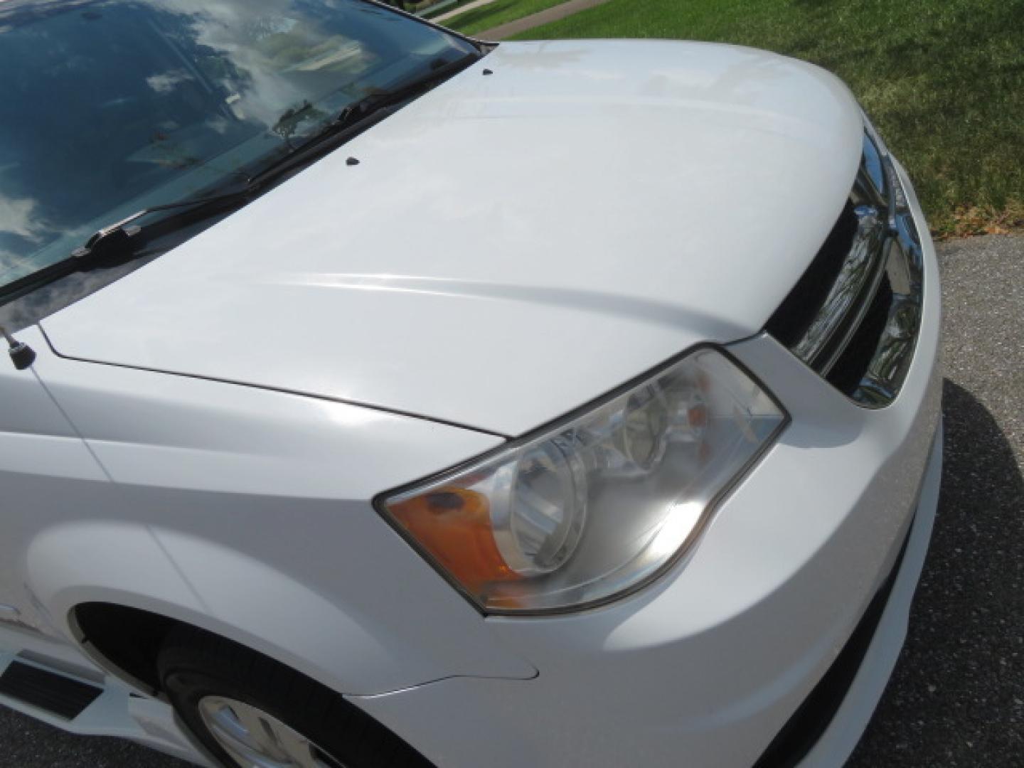 2014 White /Gray Dodge Grand Caravan SE (2C7WDGBG3ER) with an 3.6L V6 DOHC 24V engine, 6-Speed Automatic transmission, located at 4301 Oak Circle #19, Boca Raton, FL, 33431, (954) 561-2499, 26.388472, -80.084045 - You are looking a beautiful 2014 Dodge Grand Caravan SXT Braunability Handicap Wheelchair Conversion Van with 121K Original Miles, Braunability Commercial Handicap Van Conversion with Manual Side Entry Ramp, Wheelchair Tie Downs, Dual Sliding Doors, Power Package, Soundsystem, Cruise Control, and Mu - Photo#25