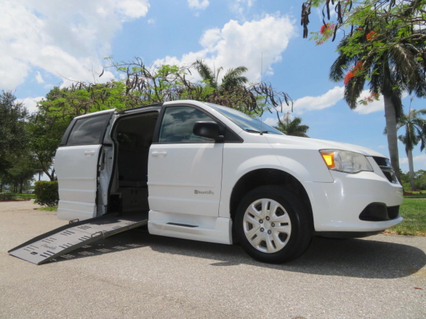 2014 White /Gray Dodge Grand Caravan SE (2C7WDGBG3ER) with an 3.6L V6 DOHC 24V engine, 6-Speed Automatic transmission, located at 4301 Oak Circle #19, Boca Raton, FL, 33431, (954) 561-2499, 26.388472, -80.084045 - You are looking a beautiful 2014 Dodge Grand Caravan SXT Braunability Handicap Wheelchair Conversion Van with 121K Original Miles, Braunability Commercial Handicap Van Conversion with Manual Side Entry Ramp, Wheelchair Tie Downs, Dual Sliding Doors, Power Package, Soundsystem, Cruise Control, and Mu - Photo#43