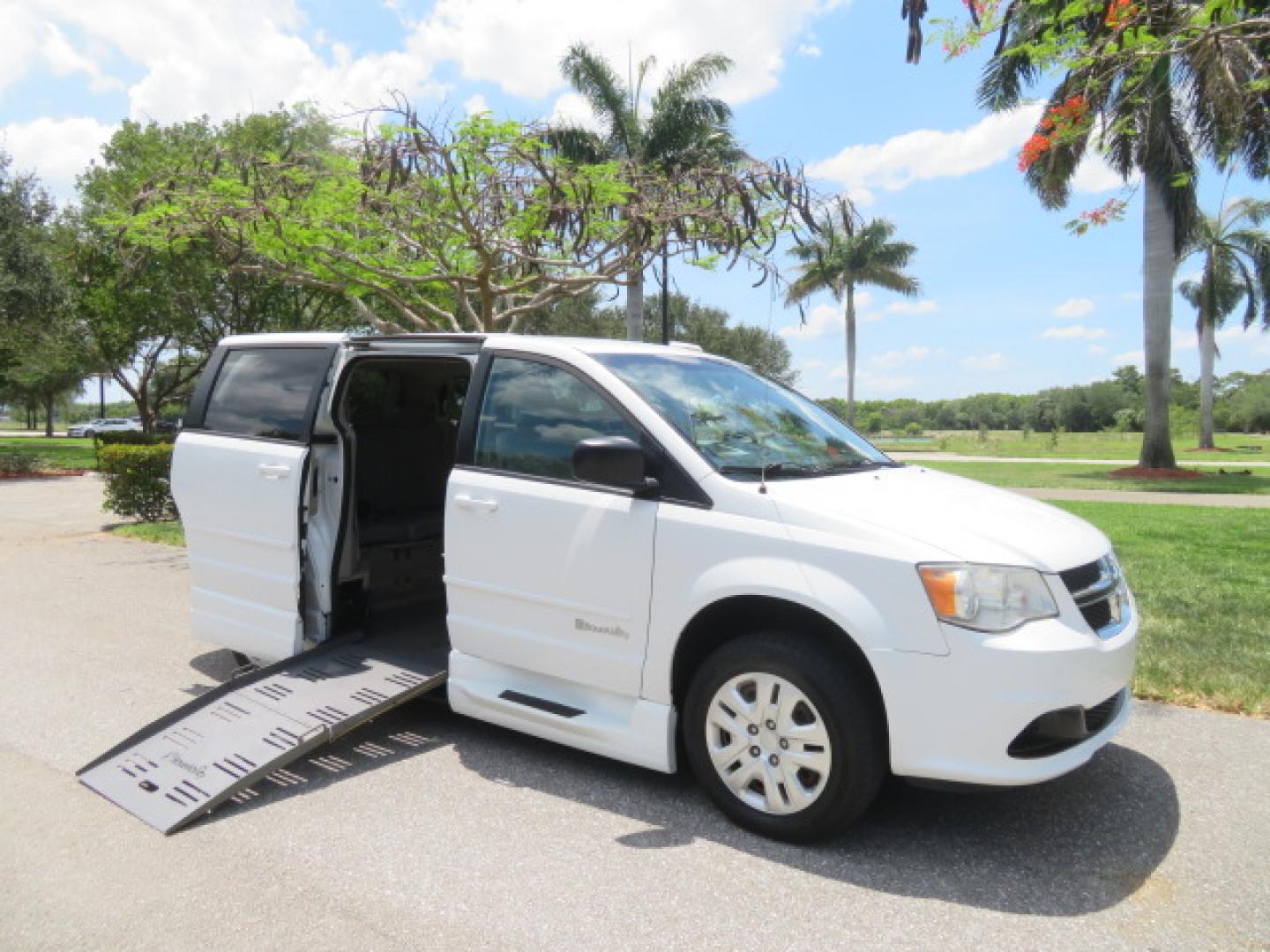 2014 White /Gray Dodge Grand Caravan SE (2C7WDGBG3ER) with an 3.6L V6 DOHC 24V engine, 6-Speed Automatic transmission, located at 4301 Oak Circle #19, Boca Raton, FL, 33431, (954) 561-2499, 26.388472, -80.084045 - You are looking a beautiful 2014 Dodge Grand Caravan SXT Braunability Handicap Wheelchair Conversion Van with 121K Original Miles, Braunability Commercial Handicap Van Conversion with Manual Side Entry Ramp, Wheelchair Tie Downs, Dual Sliding Doors, Power Package, Soundsystem, Cruise Control, and Mu - Photo#44