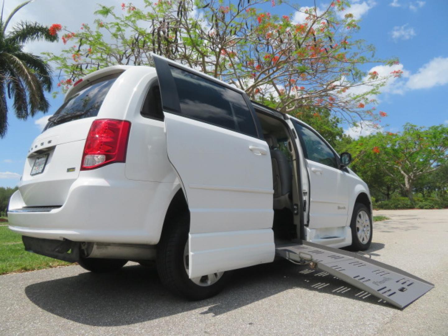 2014 White /Gray Dodge Grand Caravan SE (2C7WDGBG3ER) with an 3.6L V6 DOHC 24V engine, 6-Speed Automatic transmission, located at 4301 Oak Circle #19, Boca Raton, FL, 33431, (954) 561-2499, 26.388472, -80.084045 - You are looking a beautiful 2014 Dodge Grand Caravan SXT Braunability Handicap Wheelchair Conversion Van with 121K Original Miles, Braunability Commercial Handicap Van Conversion with Manual Side Entry Ramp, Wheelchair Tie Downs, Dual Sliding Doors, Power Package, Soundsystem, Cruise Control, and Mu - Photo#2