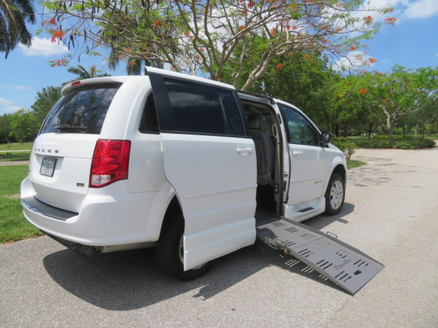 2014 White /Gray Dodge Grand Caravan SE (2C7WDGBG3ER) with an 3.6L V6 DOHC 24V engine, 6-Speed Automatic transmission, located at 4301 Oak Circle #19, Boca Raton, FL, 33431, (954) 561-2499, 26.388472, -80.084045 - You are looking a beautiful 2014 Dodge Grand Caravan SXT Braunability Handicap Wheelchair Conversion Van with 121K Original Miles, Braunability Commercial Handicap Van Conversion with Manual Side Entry Ramp, Wheelchair Tie Downs, Dual Sliding Doors, Power Package, Soundsystem, Cruise Control, and Mu - Photo#47