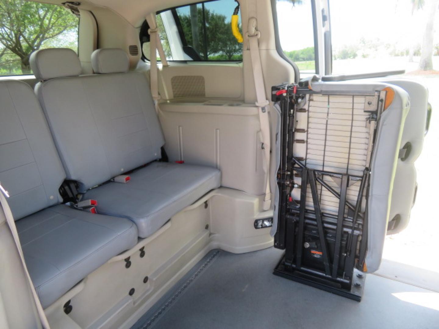 2014 White /Gray Dodge Grand Caravan SE (2C7WDGBG3ER) with an 3.6L V6 DOHC 24V engine, 6-Speed Automatic transmission, located at 4301 Oak Circle #19, Boca Raton, FL, 33431, (954) 561-2499, 26.388472, -80.084045 - You are looking a beautiful 2014 Dodge Grand Caravan SXT Braunability Handicap Wheelchair Conversion Van with 121K Original Miles, Braunability Commercial Handicap Van Conversion with Manual Side Entry Ramp, Wheelchair Tie Downs, Dual Sliding Doors, Power Package, Soundsystem, Cruise Control, and Mu - Photo#62
