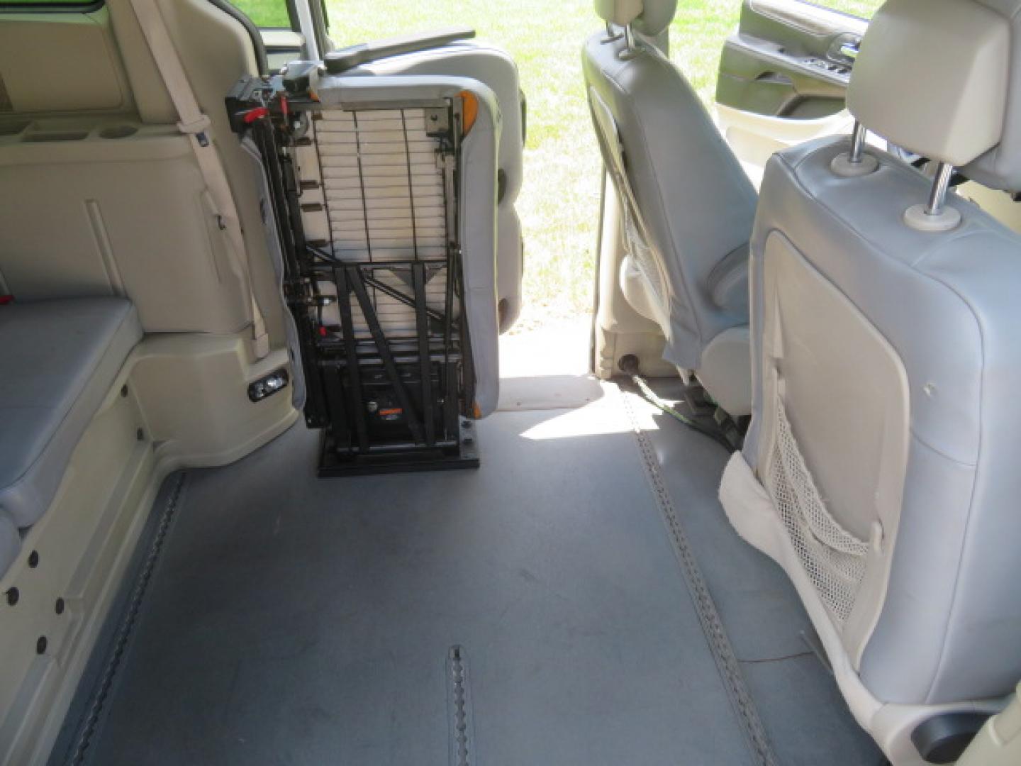 2014 White /Gray Dodge Grand Caravan SE (2C7WDGBG3ER) with an 3.6L V6 DOHC 24V engine, 6-Speed Automatic transmission, located at 4301 Oak Circle #19, Boca Raton, FL, 33431, (954) 561-2499, 26.388472, -80.084045 - You are looking a beautiful 2014 Dodge Grand Caravan SXT Braunability Handicap Wheelchair Conversion Van with 121K Original Miles, Braunability Commercial Handicap Van Conversion with Manual Side Entry Ramp, Wheelchair Tie Downs, Dual Sliding Doors, Power Package, Soundsystem, Cruise Control, and Mu - Photo#63