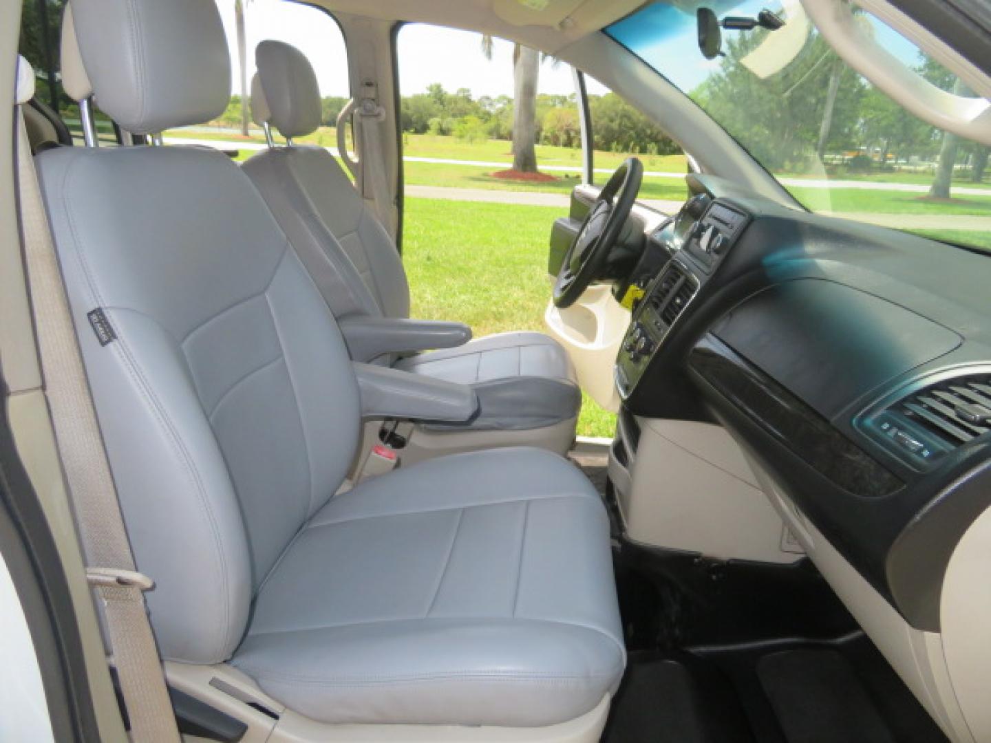 2014 White /Gray Dodge Grand Caravan SE (2C7WDGBG3ER) with an 3.6L V6 DOHC 24V engine, 6-Speed Automatic transmission, located at 4301 Oak Circle #19, Boca Raton, FL, 33431, (954) 561-2499, 26.388472, -80.084045 - You are looking a beautiful 2014 Dodge Grand Caravan SXT Braunability Handicap Wheelchair Conversion Van with 121K Original Miles, Braunability Commercial Handicap Van Conversion with Manual Side Entry Ramp, Wheelchair Tie Downs, Dual Sliding Doors, Power Package, Soundsystem, Cruise Control, and Mu - Photo#74