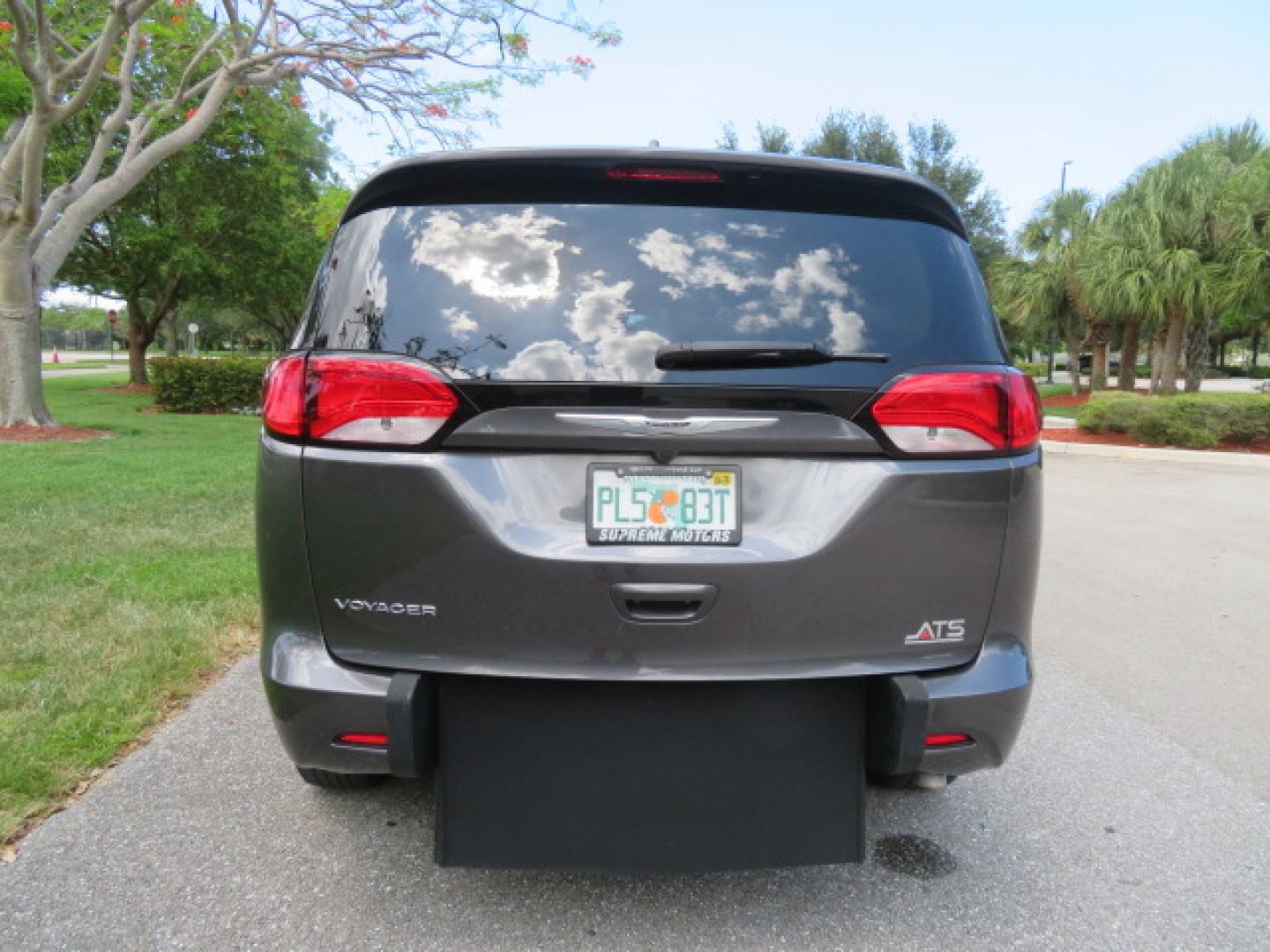 2022 /Black Chrysler Voyager LX (2C4RC1CG8NR) with an 3.6L V6 DOHC 24V engine, 9A transmission, located at 4301 Oak Circle #19, Boca Raton, FL, 33431, (954) 561-2499, 26.388472, -80.084045 - https://youtu.be/Tc_bEcSXyPo - Photo#14