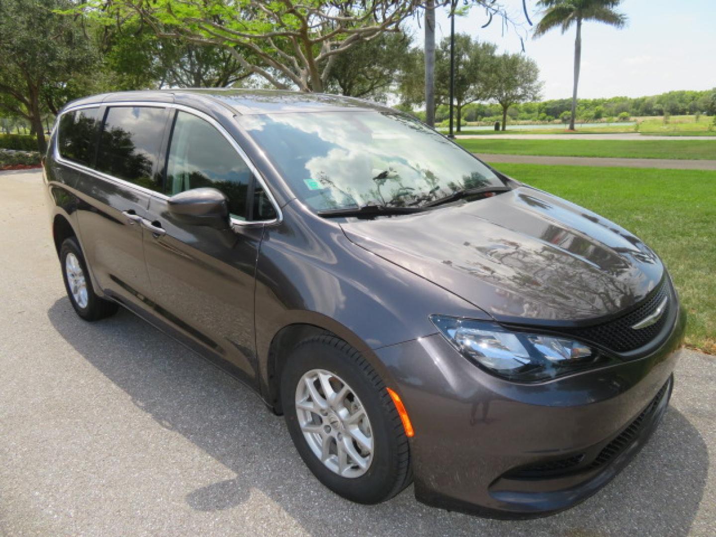 2022 /Black Chrysler Voyager LX (2C4RC1CG8NR) with an 3.6L V6 DOHC 24V engine, 9A transmission, located at 4301 Oak Circle #19, Boca Raton, FL, 33431, (954) 561-2499, 26.388472, -80.084045 - https://youtu.be/Tc_bEcSXyPo - Photo#18