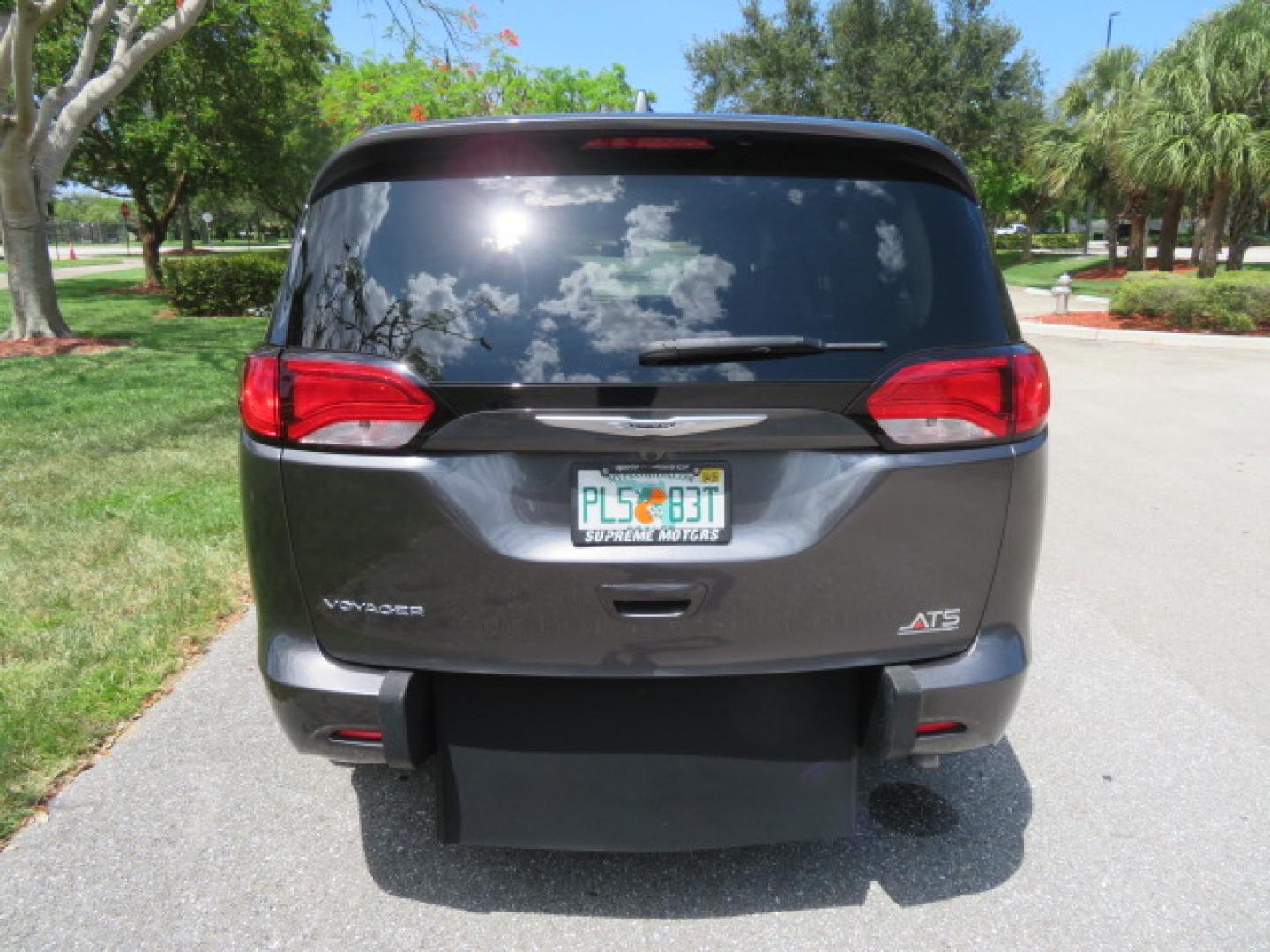 2022 /Black Chrysler Voyager LX (2C4RC1CG8NR) with an 3.6L V6 DOHC 24V engine, 9A transmission, located at 4301 Oak Circle #19, Boca Raton, FL, 33431, (954) 561-2499, 26.388472, -80.084045 - https://youtu.be/Tc_bEcSXyPo - Photo#24