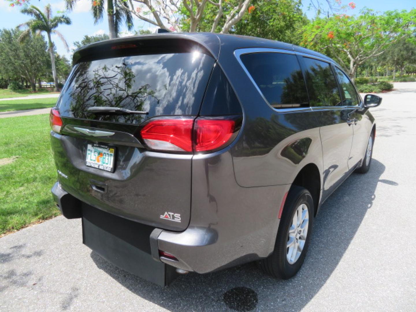 2022 /Black Chrysler Voyager LX (2C4RC1CG8NR) with an 3.6L V6 DOHC 24V engine, 9A transmission, located at 4301 Oak Circle #19, Boca Raton, FL, 33431, (954) 561-2499, 26.388472, -80.084045 - https://youtu.be/Tc_bEcSXyPo - Photo#25