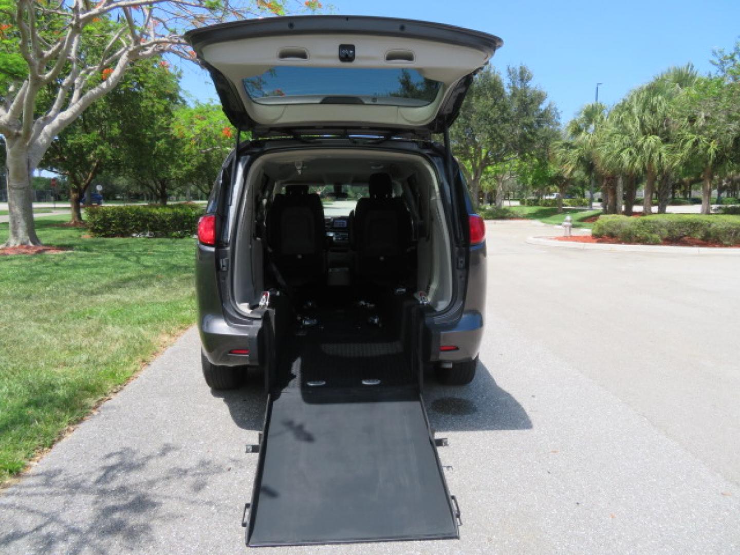 2022 /Black Chrysler Voyager LX (2C4RC1CG8NR) with an 3.6L V6 DOHC 24V engine, 9A transmission, located at 4301 Oak Circle #19, Boca Raton, FL, 33431, (954) 561-2499, 26.388472, -80.084045 - https://youtu.be/Tc_bEcSXyPo - Photo#40
