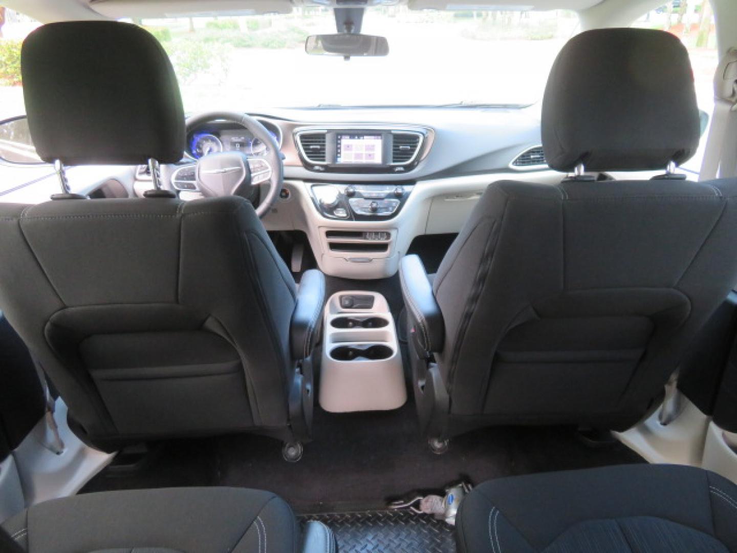 2022 /Black Chrysler Voyager LX (2C4RC1CG8NR) with an 3.6L V6 DOHC 24V engine, 9A transmission, located at 4301 Oak Circle #19, Boca Raton, FL, 33431, (954) 561-2499, 26.388472, -80.084045 - https://youtu.be/Tc_bEcSXyPo - Photo#44