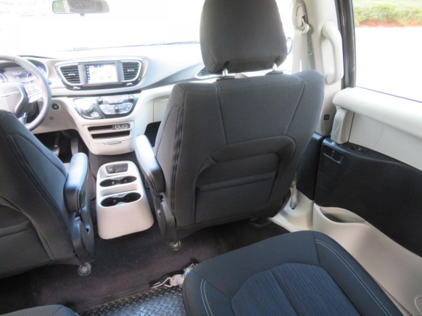 2022 /Black Chrysler Voyager LX (2C4RC1CG8NR) with an 3.6L V6 DOHC 24V engine, 9A transmission, located at 4301 Oak Circle #19, Boca Raton, FL, 33431, (954) 561-2499, 26.388472, -80.084045 - https://youtu.be/Tc_bEcSXyPo - Photo#45