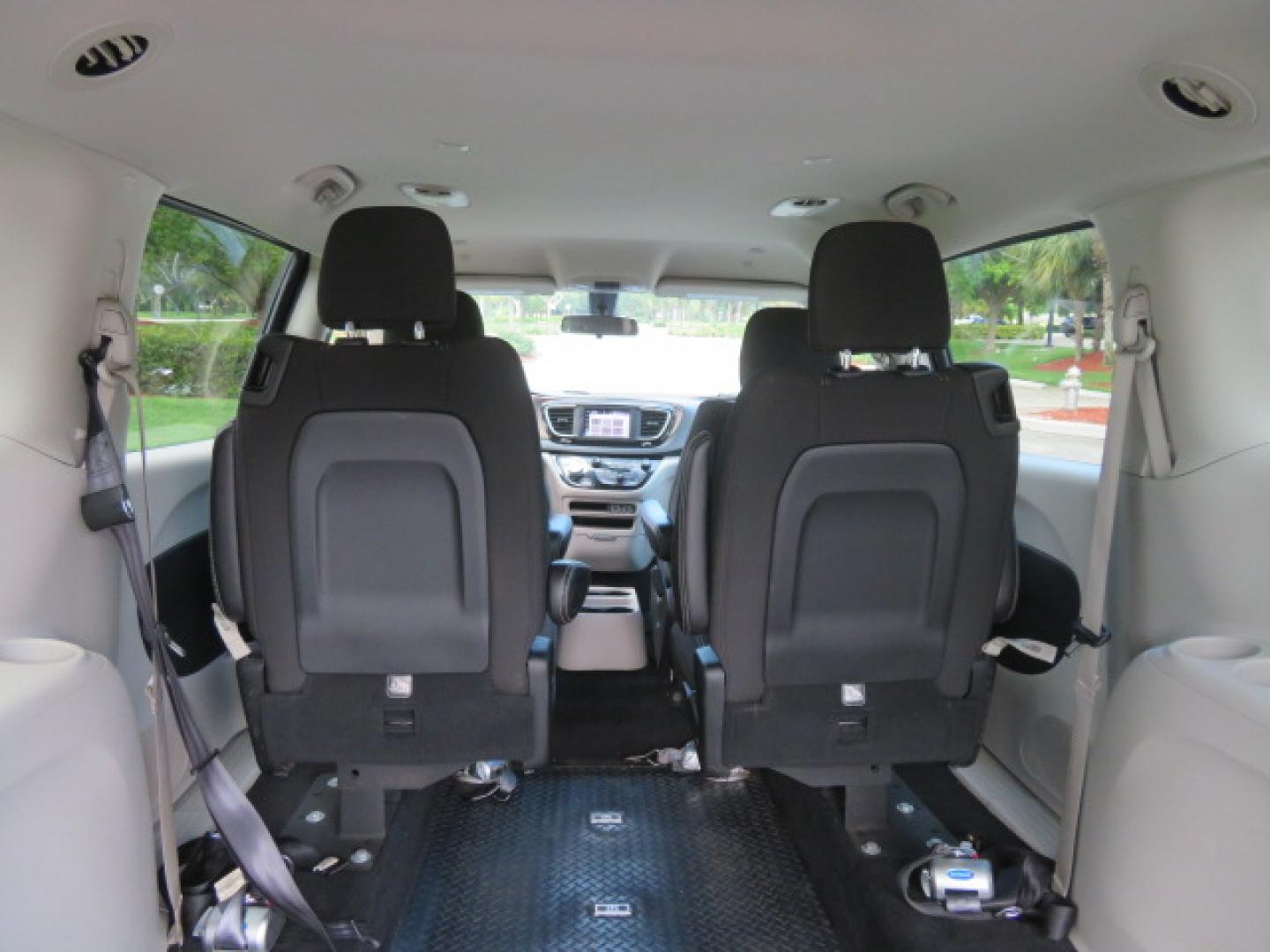 2022 /Black Chrysler Voyager LX (2C4RC1CG8NR) with an 3.6L V6 DOHC 24V engine, 9A transmission, located at 4301 Oak Circle #19, Boca Raton, FL, 33431, (954) 561-2499, 26.388472, -80.084045 - https://youtu.be/Tc_bEcSXyPo - Photo#43