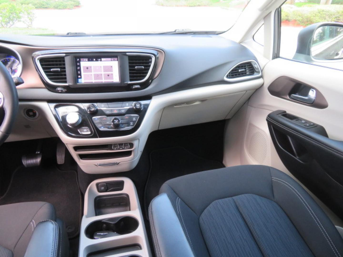 2022 /Black Chrysler Voyager LX (2C4RC1CG8NR) with an 3.6L V6 DOHC 24V engine, 9A transmission, located at 4301 Oak Circle #19, Boca Raton, FL, 33431, (954) 561-2499, 26.388472, -80.084045 - https://youtu.be/Tc_bEcSXyPo - Photo#48
