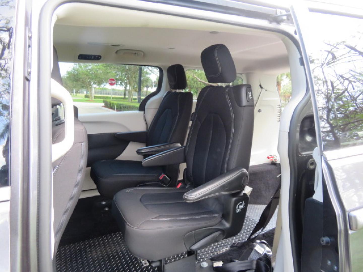 2022 /Black Chrysler Voyager LX (2C4RC1CG8NR) with an 3.6L V6 DOHC 24V engine, 9A transmission, located at 4301 Oak Circle #19, Boca Raton, FL, 33431, (954) 561-2499, 26.388472, -80.084045 - https://youtu.be/Tc_bEcSXyPo - Photo#54