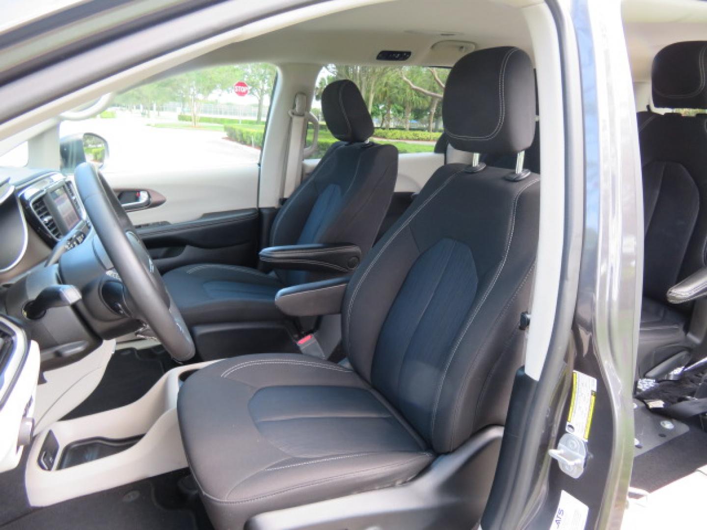 2022 /Black Chrysler Voyager LX (2C4RC1CG8NR) with an 3.6L V6 DOHC 24V engine, 9A transmission, located at 4301 Oak Circle #19, Boca Raton, FL, 33431, (954) 561-2499, 26.388472, -80.084045 - https://youtu.be/Tc_bEcSXyPo - Photo#57