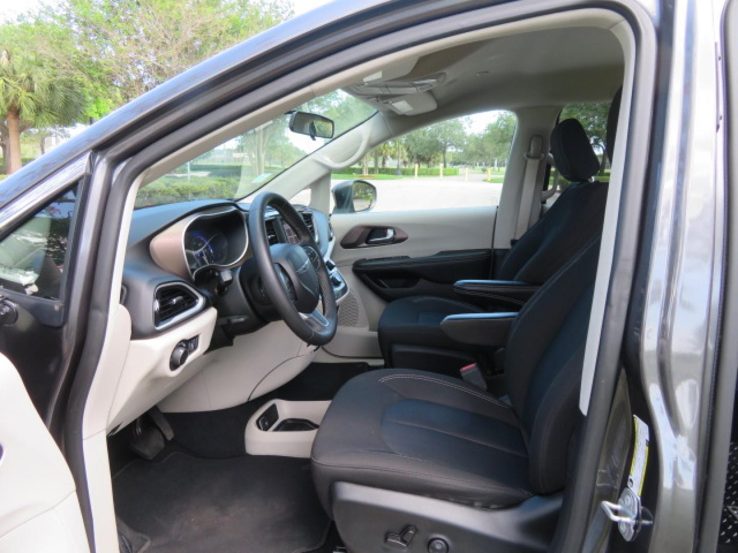 2022 /Black Chrysler Voyager LX (2C4RC1CG8NR) with an 3.6L V6 DOHC 24V engine, 9A transmission, located at 4301 Oak Circle #19, Boca Raton, FL, 33431, (954) 561-2499, 26.388472, -80.084045 - https://youtu.be/Tc_bEcSXyPo - Photo#56