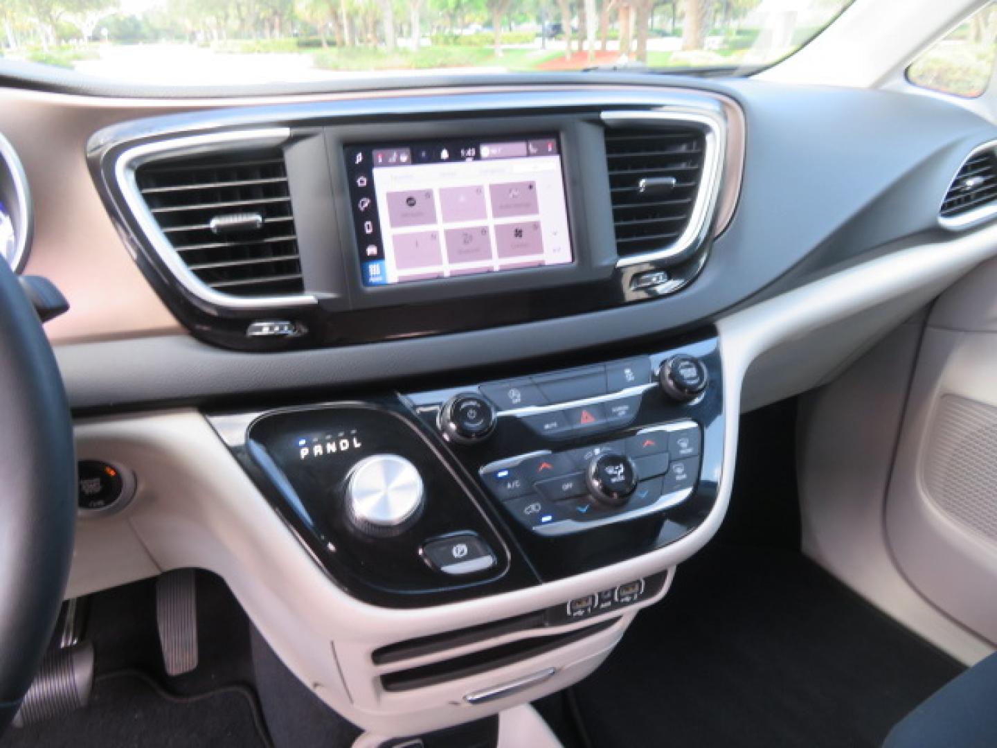 2022 /Black Chrysler Voyager LX (2C4RC1CG8NR) with an 3.6L V6 DOHC 24V engine, 9A transmission, located at 4301 Oak Circle #19, Boca Raton, FL, 33431, (954) 561-2499, 26.388472, -80.084045 - https://youtu.be/Tc_bEcSXyPo - Photo#61