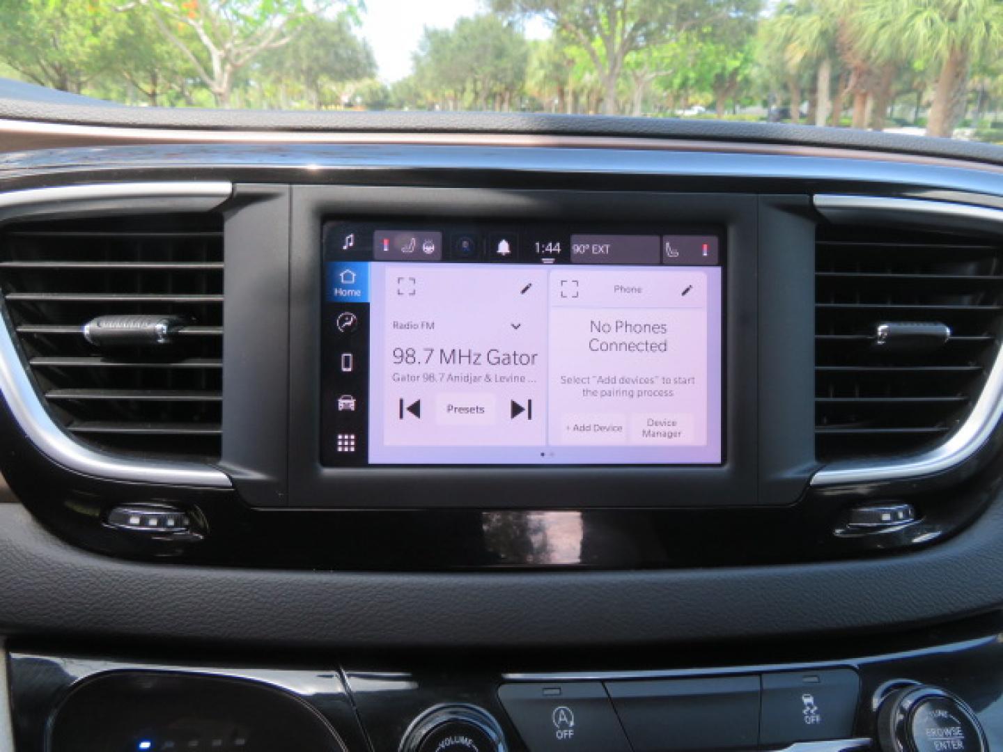 2022 /Black Chrysler Voyager LX (2C4RC1CG8NR) with an 3.6L V6 DOHC 24V engine, 9A transmission, located at 4301 Oak Circle #19, Boca Raton, FL, 33431, (954) 561-2499, 26.388472, -80.084045 - https://youtu.be/Tc_bEcSXyPo - Photo#64