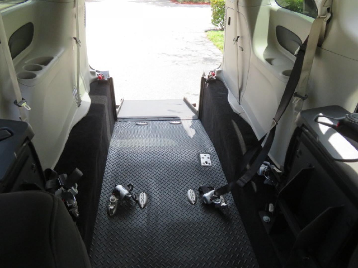 2022 /Black Chrysler Voyager LX (2C4RC1CG8NR) with an 3.6L V6 DOHC 24V engine, 9A transmission, located at 4301 Oak Circle #19, Boca Raton, FL, 33431, (954) 561-2499, 26.388472, -80.084045 - https://youtu.be/Tc_bEcSXyPo - Photo#76