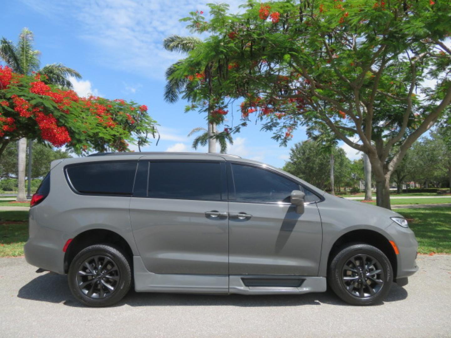 2021 Ceramic Gray /Black Chrysler Pacifica Touring Plus (2C4RC1FG3MR) with an 3.6L V6 DOHC 24V engine, 9A transmission, located at 4301 Oak Circle #19, Boca Raton, FL, 33431, (954) 561-2499, 26.388472, -80.084045 - You are looking at a Gorgeous 2021 Chrysler Pacifica Touring S Sport RollX Power In Floor Side Entry Handicap Wheelchair Conversion Van with Super Low 39K Original Miles, Exterior Color: Ceramic Gray Clear–Coat Exterior Paint Interior Color: Black / Black / Black Interior Colors Interior: Premium - Photo#5