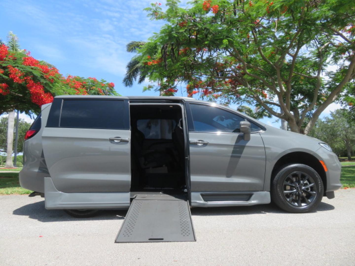 2021 Ceramic Gray /Black Chrysler Pacifica Touring Plus (2C4RC1FG3MR) with an 3.6L V6 DOHC 24V engine, 9A transmission, located at 4301 Oak Circle #19, Boca Raton, FL, 33431, (954) 561-2499, 26.388472, -80.084045 - You are looking at a Gorgeous 2021 Chrysler Pacifica Touring S Sport RollX Power In Floor Side Entry Handicap Wheelchair Conversion Van with Super Low 39K Original Miles, Exterior Color: Ceramic Gray Clear–Coat Exterior Paint Interior Color: Black / Black / Black Interior Colors Interior: Premium - Photo#28