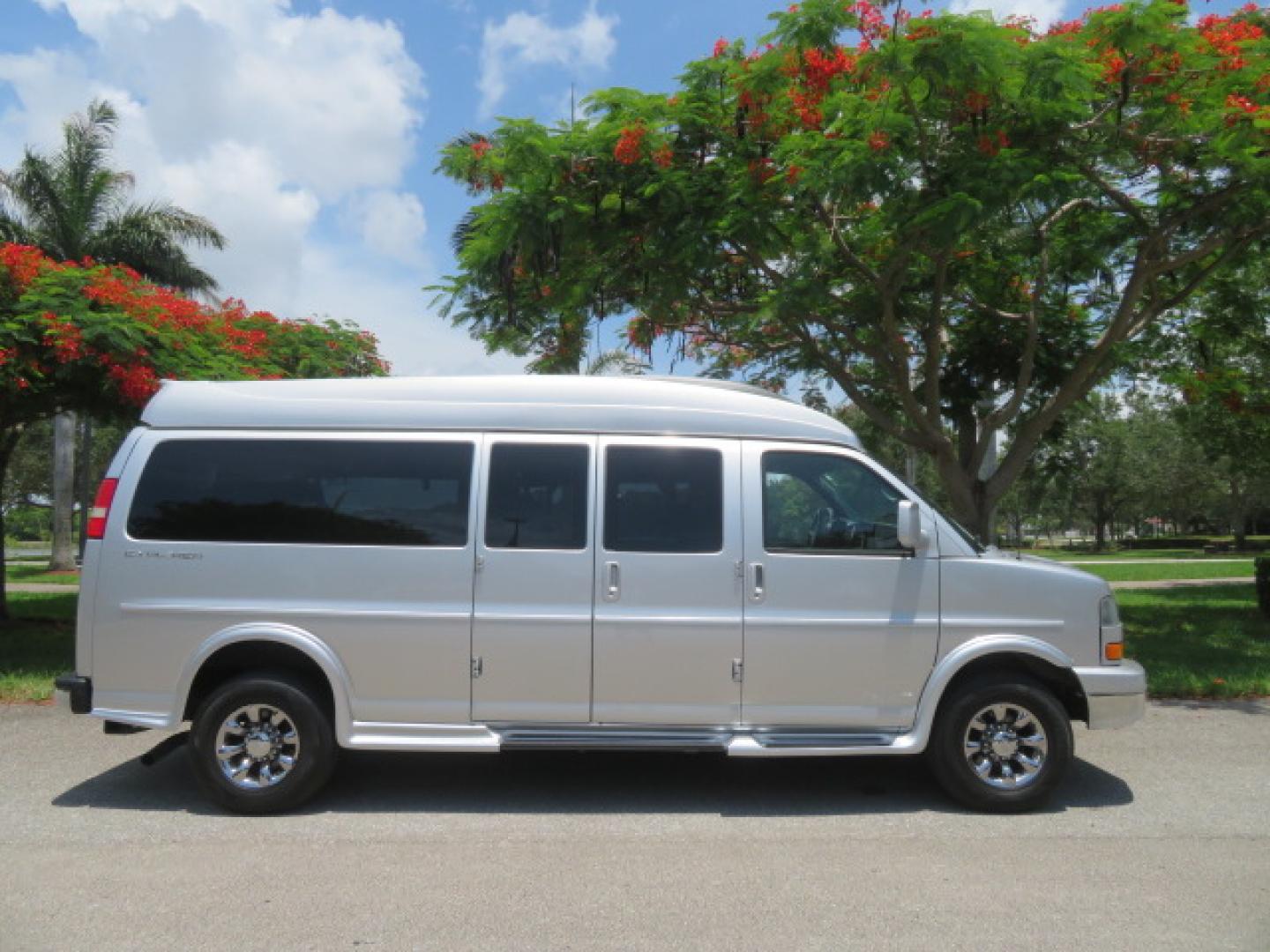 2015 Silver /Gray GMC Savana RV G2500 3LT (1GDW7LCG6F1) with an 6.0L V8 OHV 16V FFV engine, 6A transmission, located at 4301 Oak Circle #19, Boca Raton, FL, 33431, (954) 561-2499, 26.388472, -80.084045 - Photo#5