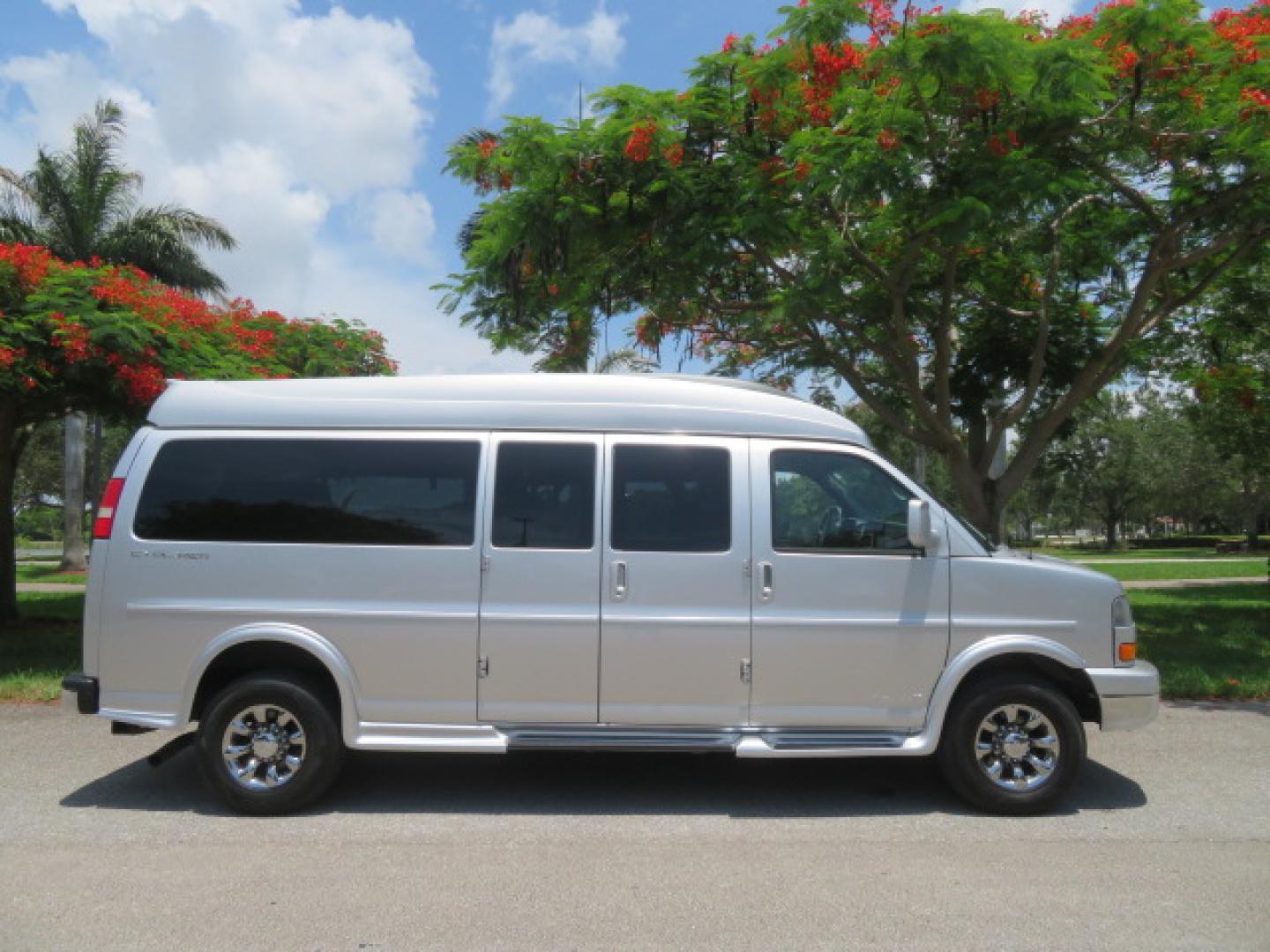 2015 Silver /Gray GMC Savana RV G2500 3LT (1GDW7LCG6F1) with an 6.0L V8 OHV 16V FFV engine, 6A transmission, located at 4301 Oak Circle #19, Boca Raton, FL, 33431, (954) 561-2499, 26.388472, -80.084045 - Photo#6