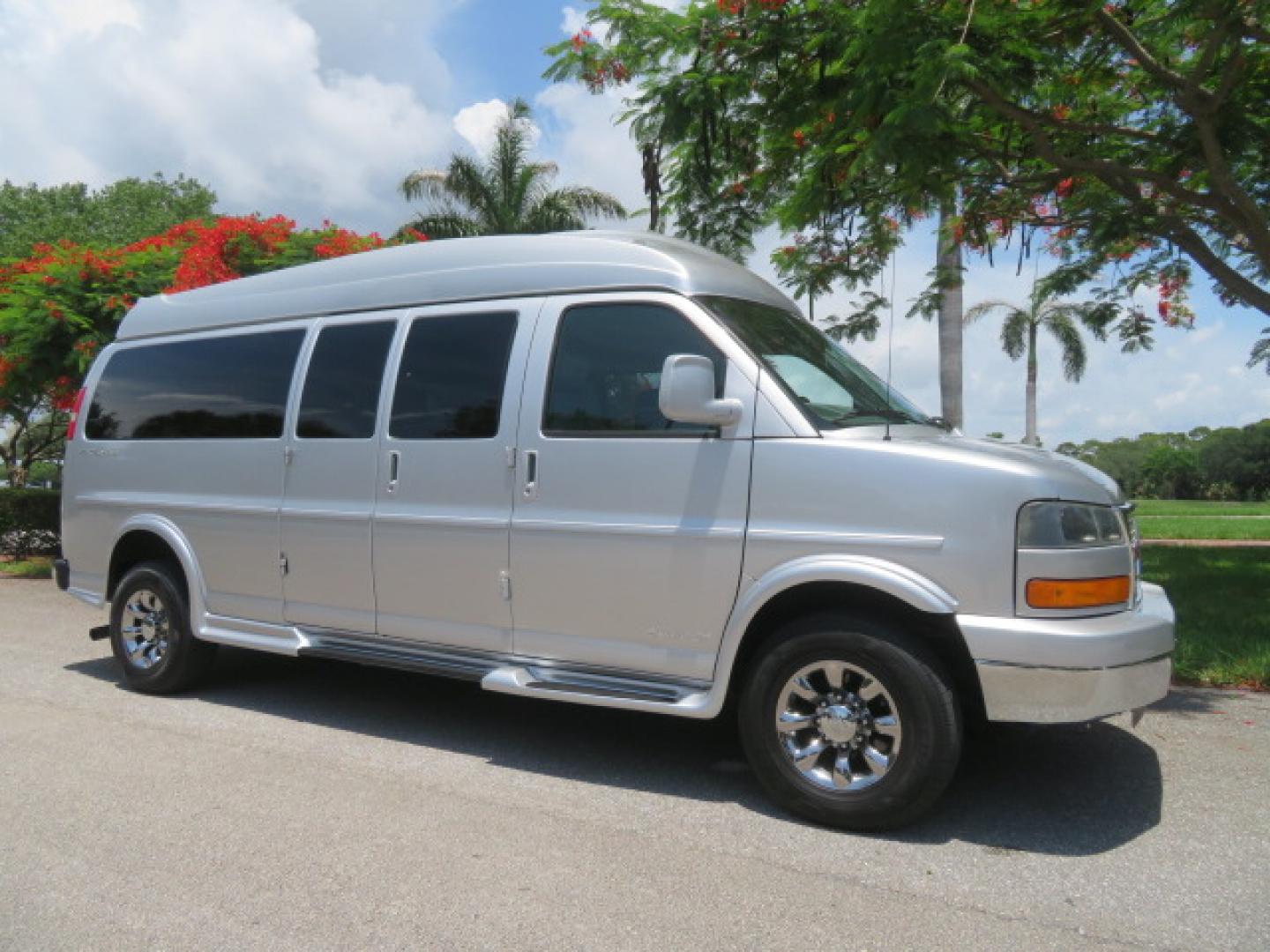 2015 Silver /Gray GMC Savana RV G2500 3LT (1GDW7LCG6F1) with an 6.0L V8 OHV 16V FFV engine, 6A transmission, located at 4301 Oak Circle #19, Boca Raton, FL, 33431, (954) 561-2499, 26.388472, -80.084045 - Photo#9