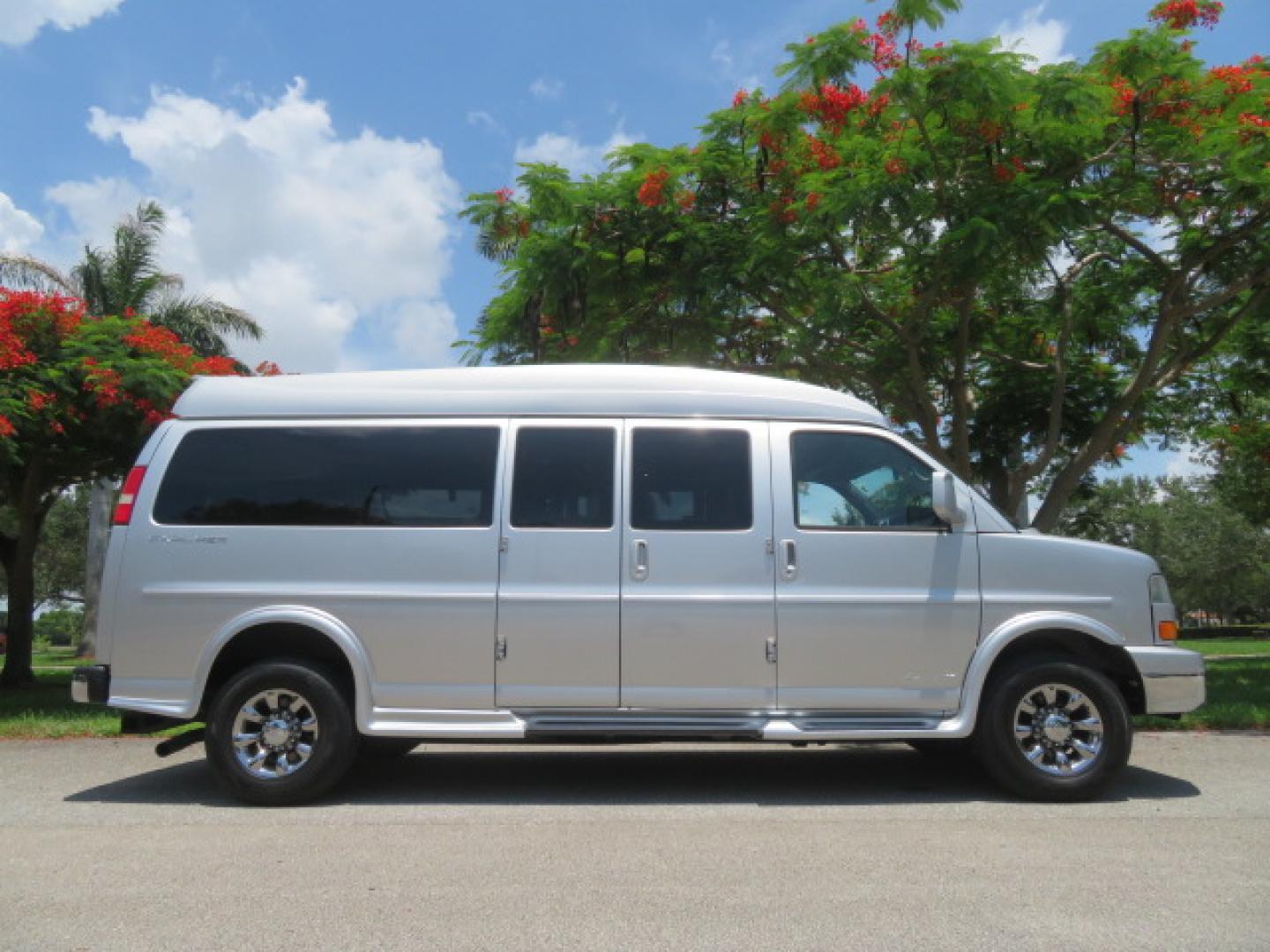 2015 Silver /Gray GMC Savana RV G2500 3LT (1GDW7LCG6F1) with an 6.0L V8 OHV 16V FFV engine, 6A transmission, located at 4301 Oak Circle #19, Boca Raton, FL, 33431, (954) 561-2499, 26.388472, -80.084045 - Photo#8