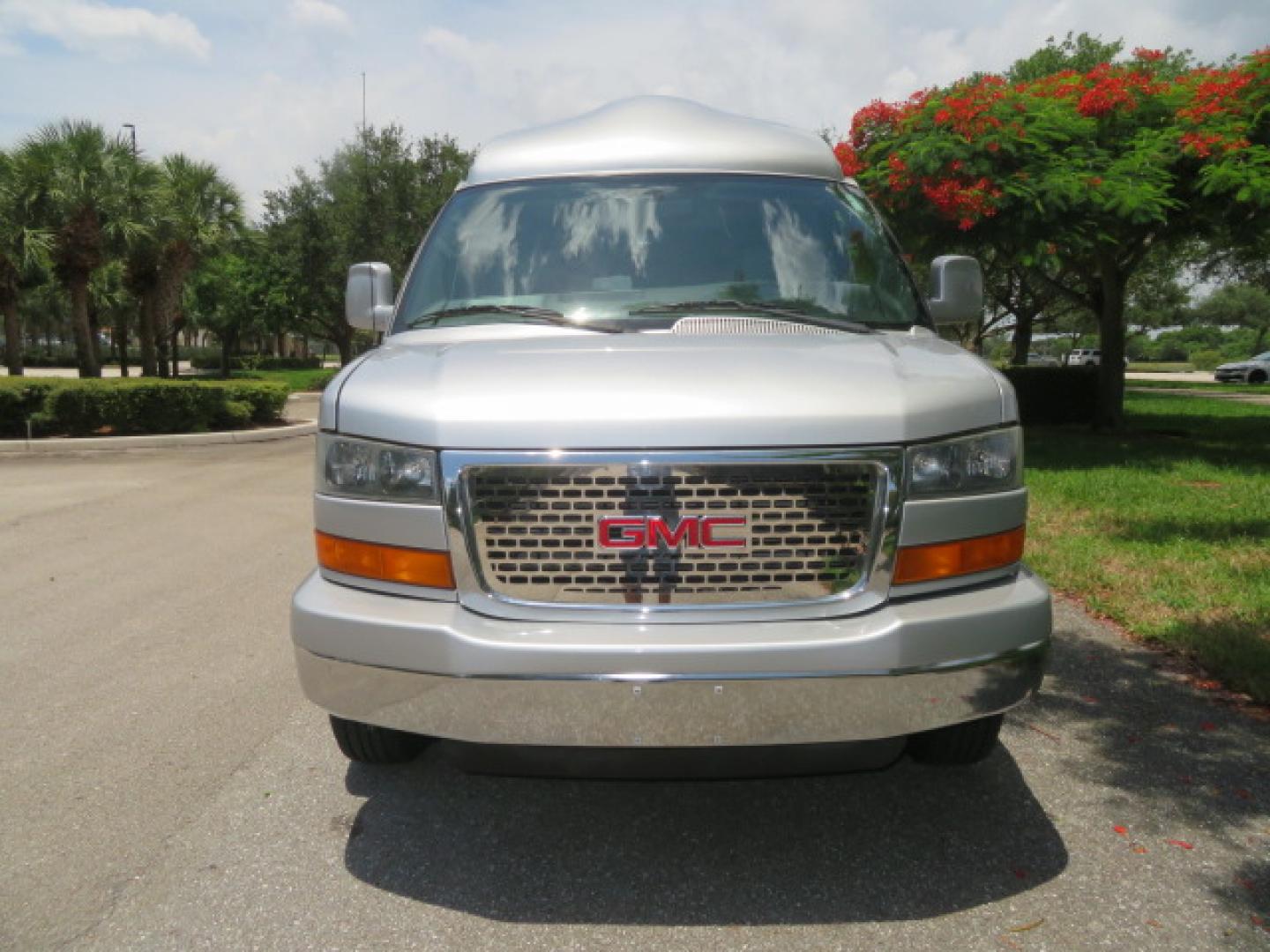 2015 Silver /Gray GMC Savana RV G2500 3LT (1GDW7LCG6F1) with an 6.0L V8 OHV 16V FFV engine, 6A transmission, located at 4301 Oak Circle #19, Boca Raton, FL, 33431, (954) 561-2499, 26.388472, -80.084045 - Photo#11