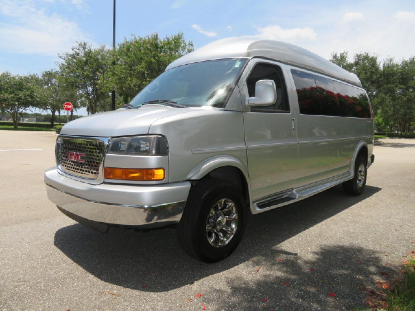 2015 Silver /Gray GMC Savana RV G2500 3LT (1GDW7LCG6F1) with an 6.0L V8 OHV 16V FFV engine, 6A transmission, located at 4301 Oak Circle #19, Boca Raton, FL, 33431, (954) 561-2499, 26.388472, -80.084045 - Photo#13