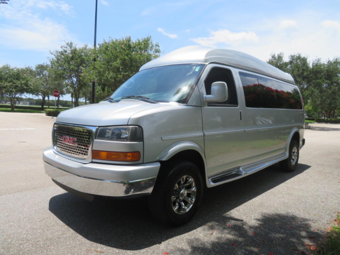 2015 Silver /Gray GMC Savana RV G2500 3LT (1GDW7LCG6F1) with an 6.0L V8 OHV 16V FFV engine, 6A transmission, located at 4301 Oak Circle #19, Boca Raton, FL, 33431, (954) 561-2499, 26.388472, -80.084045 - Photo#14