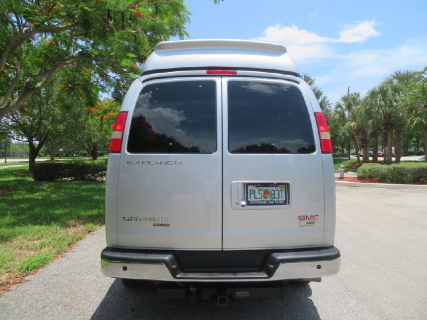 2015 Silver /Gray GMC Savana RV G2500 3LT (1GDW7LCG6F1) with an 6.0L V8 OHV 16V FFV engine, 6A transmission, located at 4301 Oak Circle #19, Boca Raton, FL, 33431, (954) 561-2499, 26.388472, -80.084045 - Photo#19