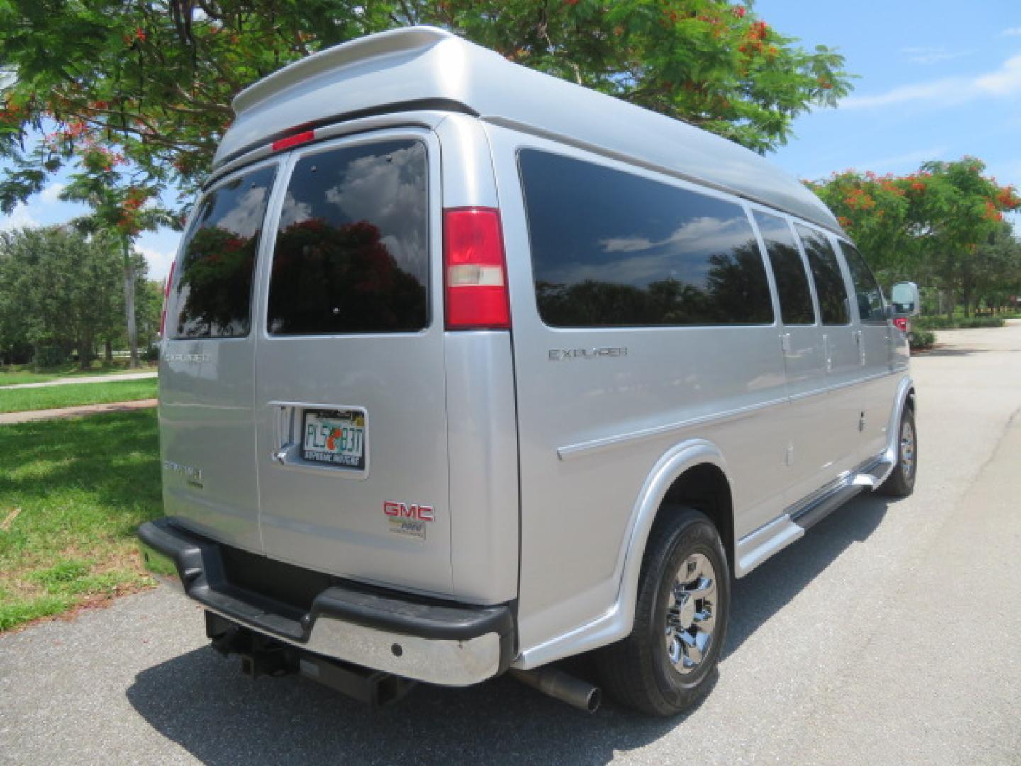 2015 Silver /Gray GMC Savana RV G2500 3LT (1GDW7LCG6F1) with an 6.0L V8 OHV 16V FFV engine, 6A transmission, located at 4301 Oak Circle #19, Boca Raton, FL, 33431, (954) 561-2499, 26.388472, -80.084045 - Photo#20