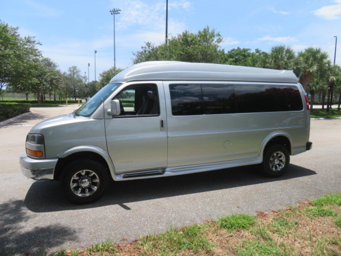 2015 Silver /Gray GMC Savana RV G2500 3LT (1GDW7LCG6F1) with an 6.0L V8 OHV 16V FFV engine, 6A transmission, located at 4301 Oak Circle #19, Boca Raton, FL, 33431, (954) 561-2499, 26.388472, -80.084045 - Photo#25