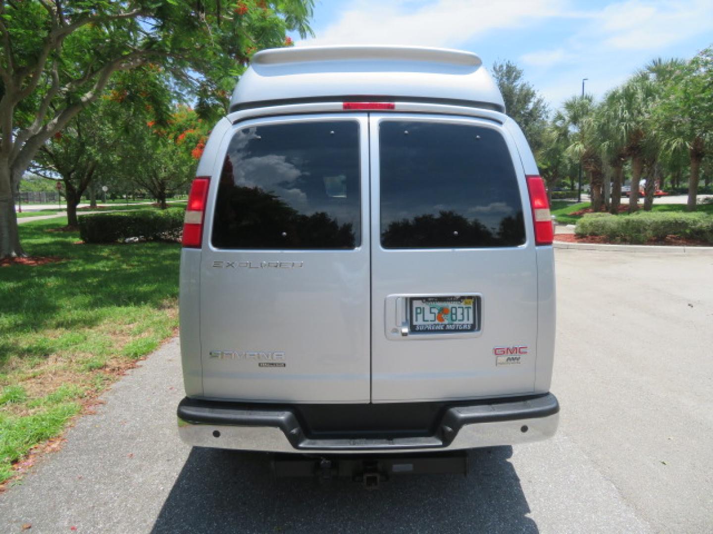 2015 Silver /Gray GMC Savana RV G2500 3LT (1GDW7LCG6F1) with an 6.0L V8 OHV 16V FFV engine, 6A transmission, located at 4301 Oak Circle #19, Boca Raton, FL, 33431, (954) 561-2499, 26.388472, -80.084045 - Photo#28