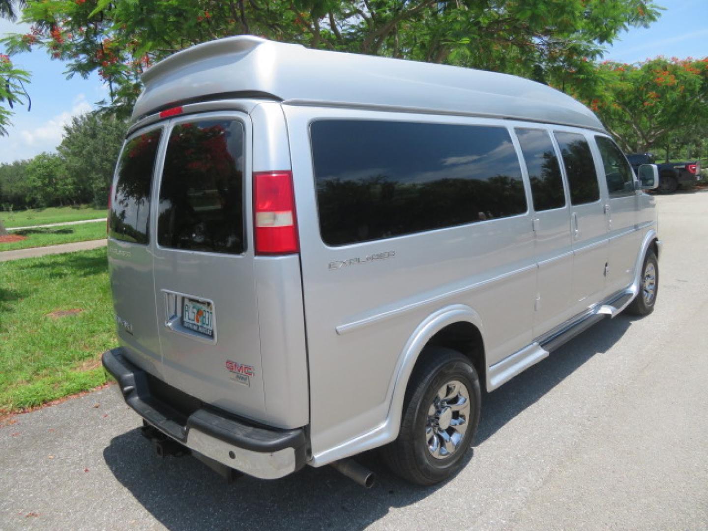 2015 Silver /Gray GMC Savana RV G2500 3LT (1GDW7LCG6F1) with an 6.0L V8 OHV 16V FFV engine, 6A transmission, located at 4301 Oak Circle #19, Boca Raton, FL, 33431, (954) 561-2499, 26.388472, -80.084045 - Photo#29