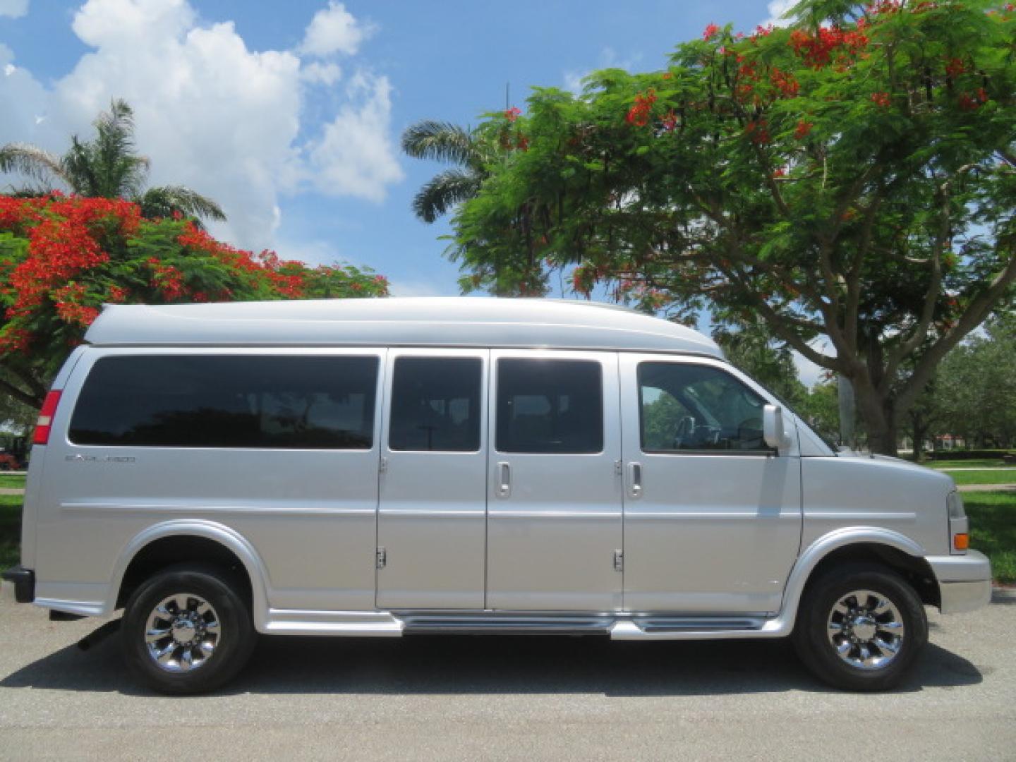 2015 Silver /Gray GMC Savana RV G2500 3LT (1GDW7LCG6F1) with an 6.0L V8 OHV 16V FFV engine, 6A transmission, located at 4301 Oak Circle #19, Boca Raton, FL, 33431, (954) 561-2499, 26.388472, -80.084045 - Photo#30