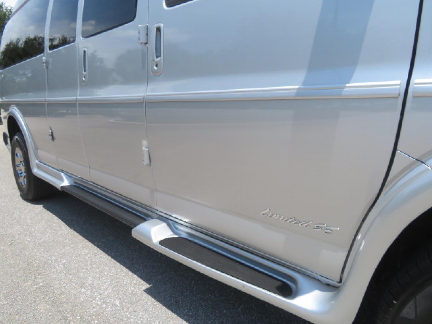 2015 Silver /Gray GMC Savana RV G2500 3LT (1GDW7LCG6F1) with an 6.0L V8 OHV 16V FFV engine, 6A transmission, located at 4301 Oak Circle #19, Boca Raton, FL, 33431, (954) 561-2499, 26.388472, -80.084045 - Photo#32
