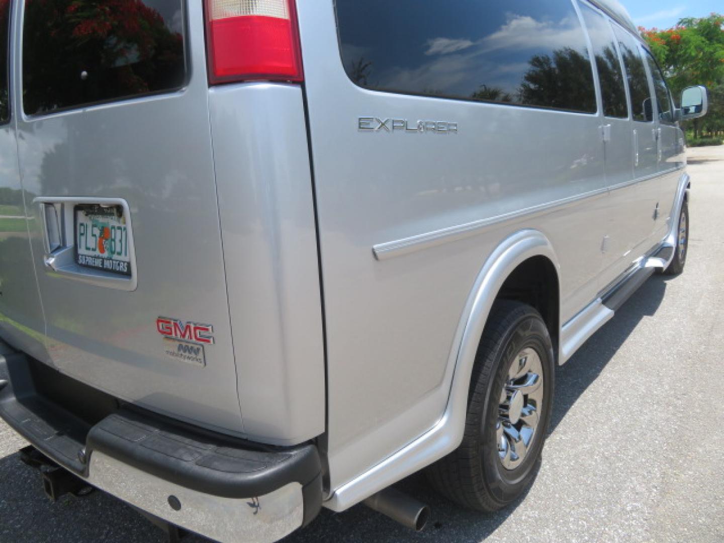 2015 Silver /Gray GMC Savana RV G2500 3LT (1GDW7LCG6F1) with an 6.0L V8 OHV 16V FFV engine, 6A transmission, located at 4301 Oak Circle #19, Boca Raton, FL, 33431, (954) 561-2499, 26.388472, -80.084045 - Photo#34