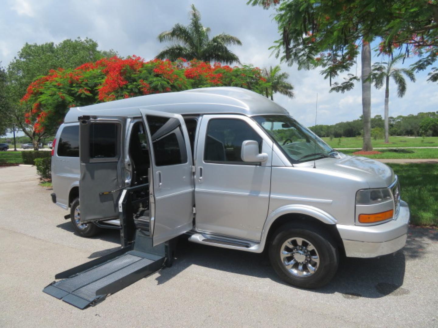 2015 Silver /Gray GMC Savana RV G2500 3LT (1GDW7LCG6F1) with an 6.0L V8 OHV 16V FFV engine, 6A transmission, located at 4301 Oak Circle #19, Boca Raton, FL, 33431, (954) 561-2499, 26.388472, -80.084045 - Photo#49