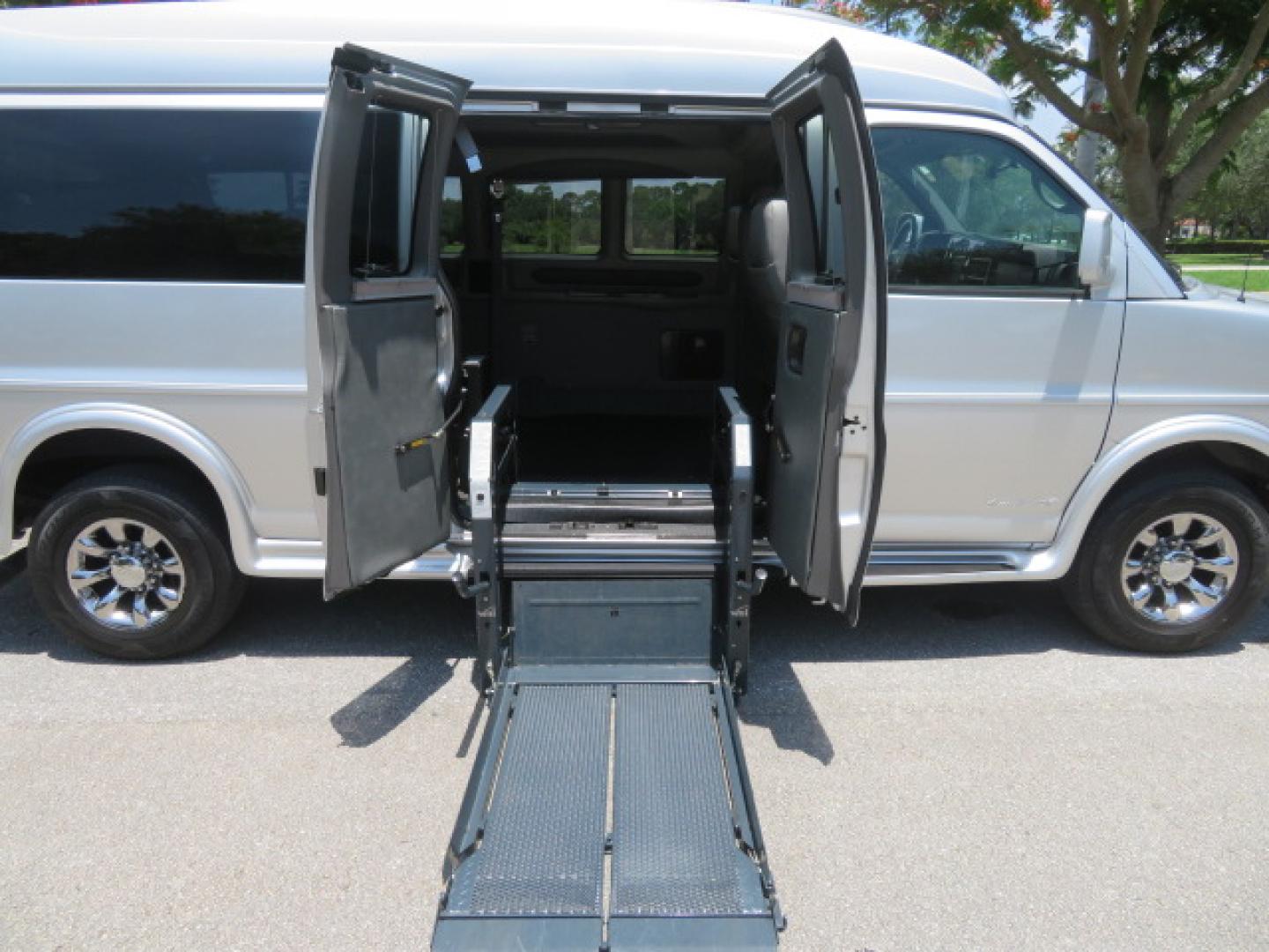 2015 Silver /Gray GMC Savana RV G2500 3LT (1GDW7LCG6F1) with an 6.0L V8 OHV 16V FFV engine, 6A transmission, located at 4301 Oak Circle #19, Boca Raton, FL, 33431, (954) 561-2499, 26.388472, -80.084045 - Photo#53