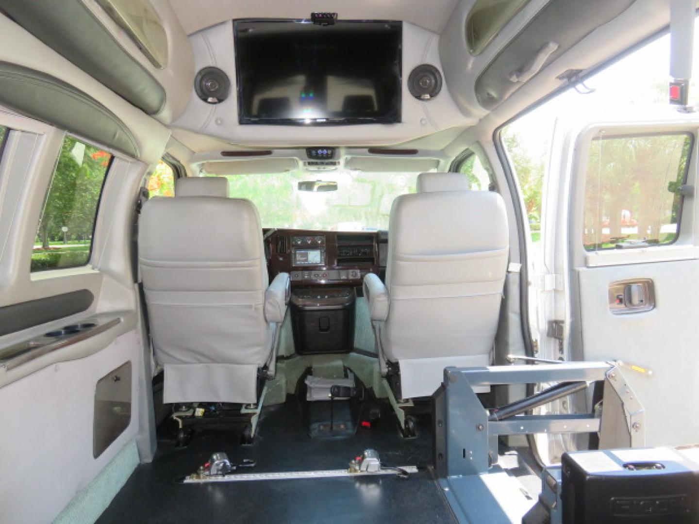 2015 Silver /Gray GMC Savana RV G2500 3LT (1GDW7LCG6F1) with an 6.0L V8 OHV 16V FFV engine, 6A transmission, located at 4301 Oak Circle #19, Boca Raton, FL, 33431, (954) 561-2499, 26.388472, -80.084045 - Photo#58