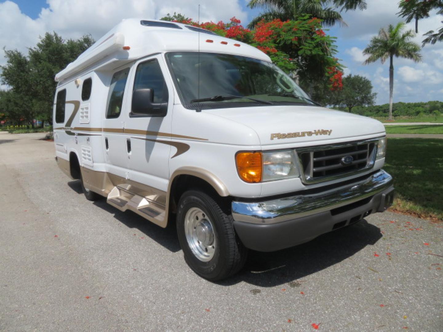 2006 White /Tan Ford Econoline E-350 Super Duty (1FDSE34L56H) with an 5.4L V8 SOHC 16V engine, located at 4301 Oak Circle #19, Boca Raton, FL, 33431, (954) 561-2499, 26.388472, -80.084045 - You are looking at Nicest 2006 Ford E350 Super Duty Pleasure Way Excel TS 5.4L V8 with Ultra Low 46K Original Miles Fully Loaded Class B RV. High End Quality with everything you need to go off grid today. This is a One Owner Rust Free Southern Van with a Clean Carfax and Clean Title. This Pleasure W - Photo#4