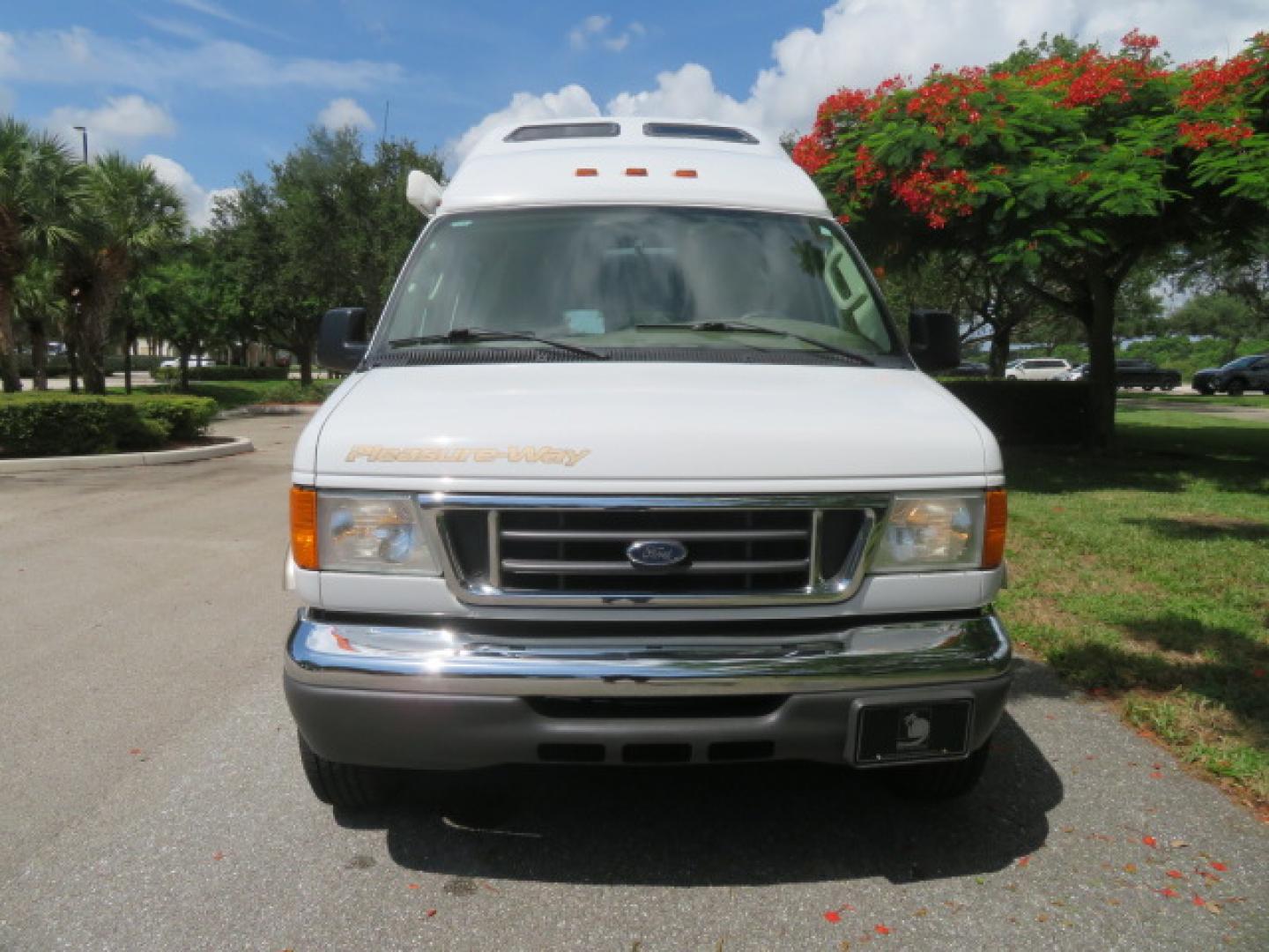 2006 White /Tan Ford Econoline E-350 Super Duty (1FDSE34L56H) with an 5.4L V8 SOHC 16V engine, located at 4301 Oak Circle #19, Boca Raton, FL, 33431, (954) 561-2499, 26.388472, -80.084045 - You are looking at Nicest 2006 Ford E350 Super Duty Pleasure Way Excel TS 5.4L V8 with Ultra Low 46K Original Miles Fully Loaded Class B RV. High End Quality with everything you need to go off grid today. This is a One Owner Rust Free Southern Van with a Clean Carfax and Clean Title. This Pleasure W - Photo#6