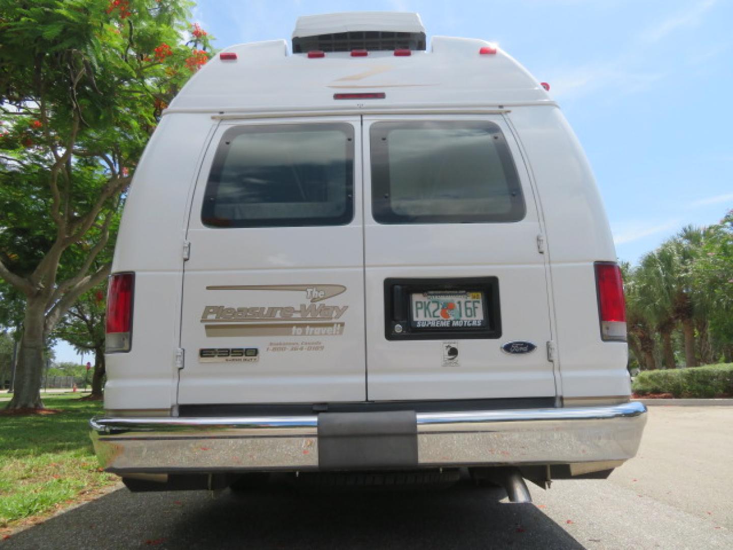 2006 White /Tan Ford Econoline E-350 Super Duty (1FDSE34L56H) with an 5.4L V8 SOHC 16V engine, located at 4301 Oak Circle #19, Boca Raton, FL, 33431, (954) 561-2499, 26.388472, -80.084045 - You are looking at Nicest 2006 Ford E350 Super Duty Pleasure Way Excel TS 5.4L V8 with Ultra Low 46K Original Miles Fully Loaded Class B RV. High End Quality with everything you need to go off grid today. This is a One Owner Rust Free Southern Van with a Clean Carfax and Clean Title. This Pleasure W - Photo#22